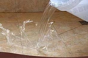 辽阳市漏水维修 免砸砖防水材料该如何施工